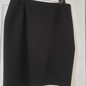 NWOT Neiman Marcus Exclusive Straight Pencil Skirt